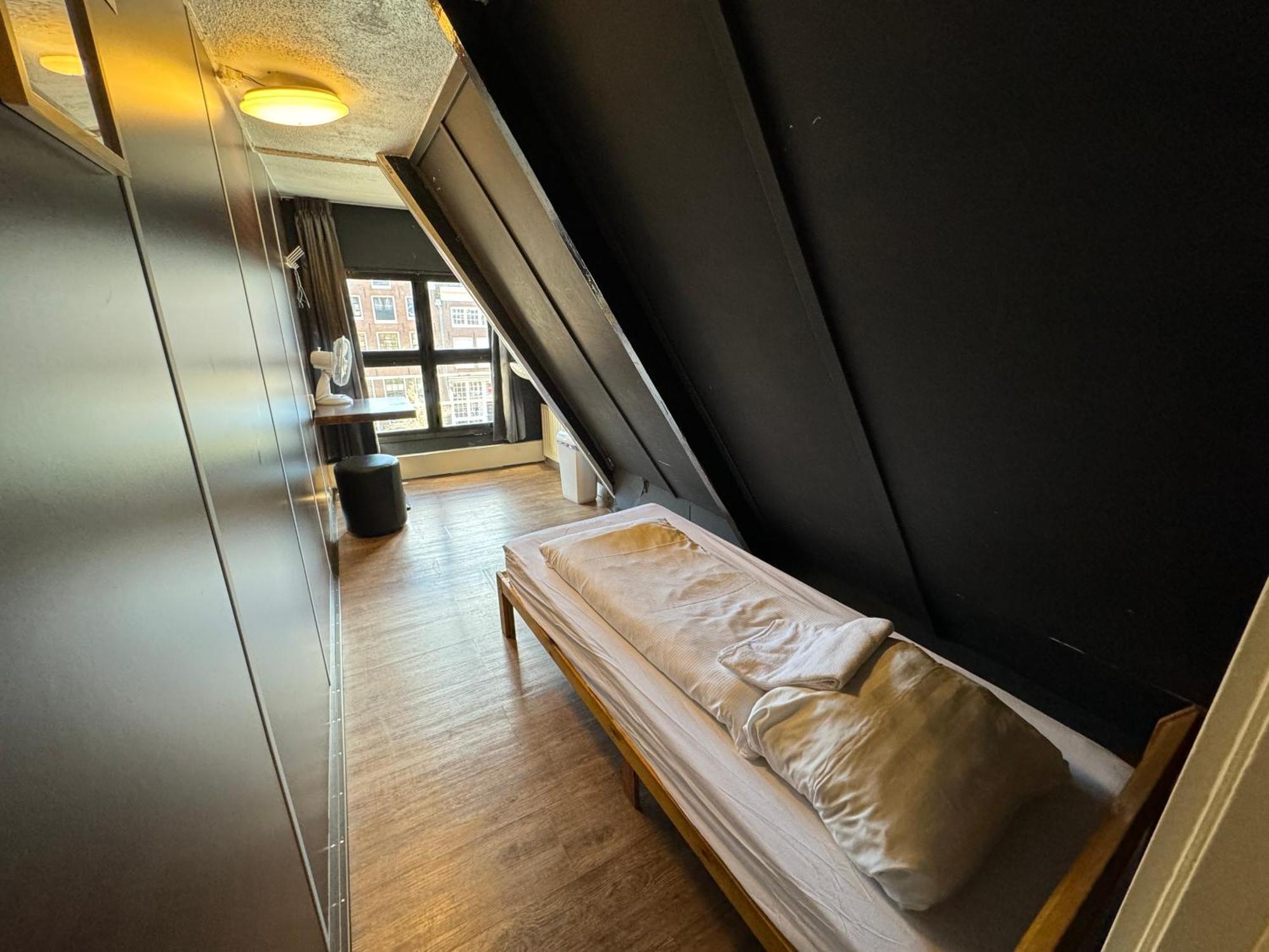 Hostel Utopia Amsterdam Exterior photo